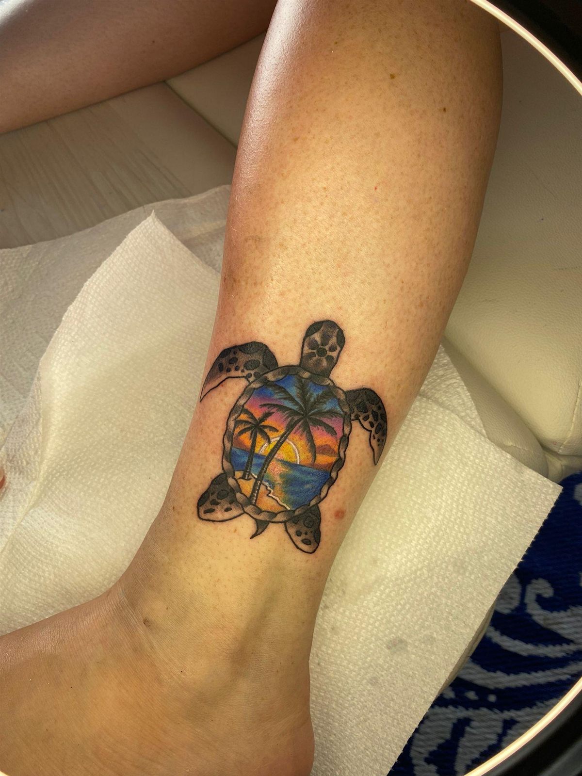 Sea turtle with a palm sunset in its shell, colour, ankle